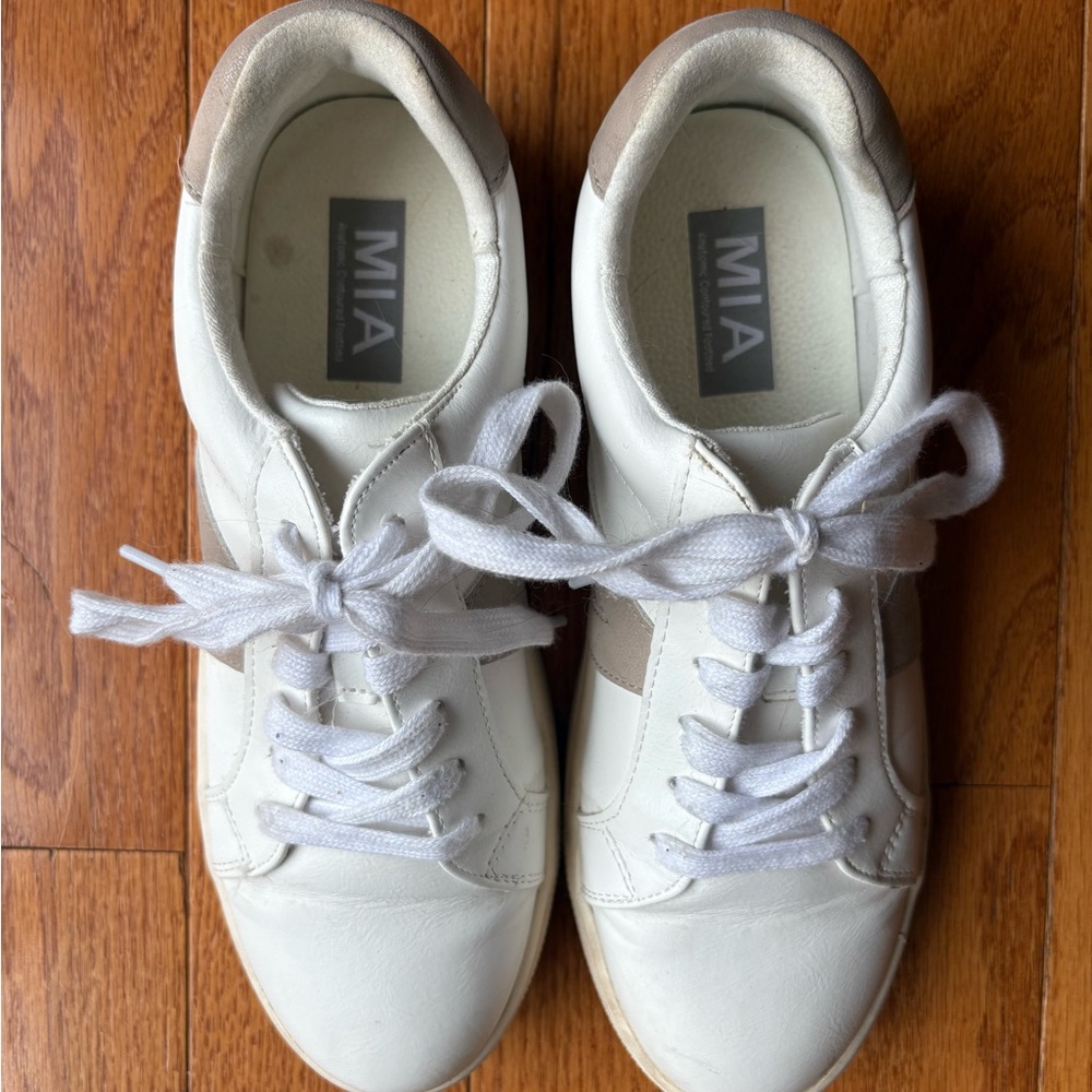 MIA Women's White and Gray Sneakers